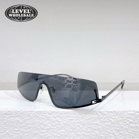 Gucci Mask-Shaped Frame Sunglasses