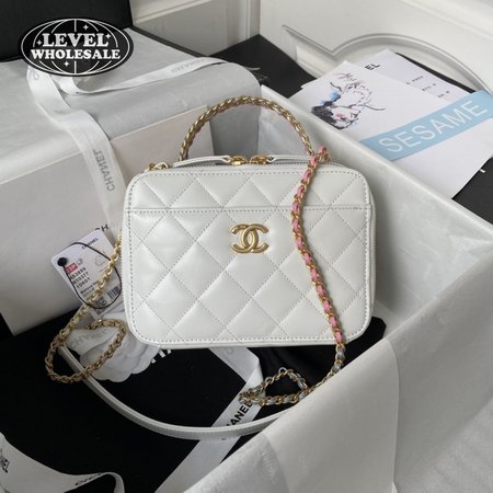 Chanel Clutch With Chain Grained Shiny Calfskin & Gold-Tone Metal White
