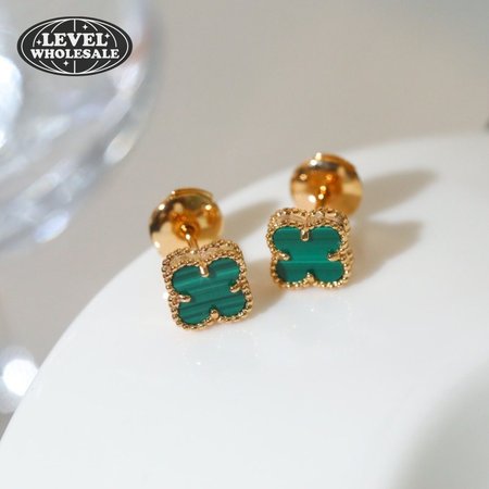 Women Van Cleef & Arpels Alhambra Earrings