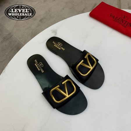 Valentino Garavani Vlogo Signature Slide Sandal In Grainy Cowhide With Accessory