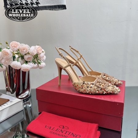 Valentino Garavani Vlogo Signature Pumps