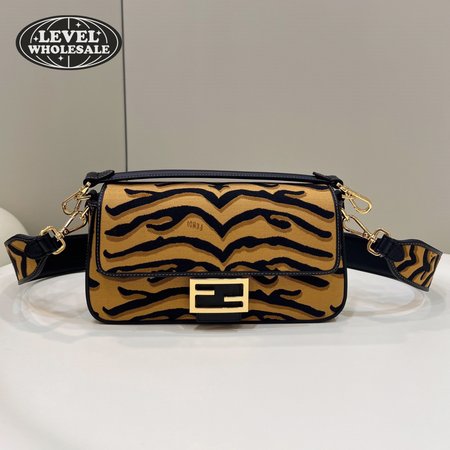 Fendi Baguette 8818
