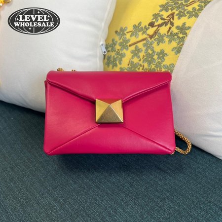 Valentino One Stud WB0K21HHX_UWT