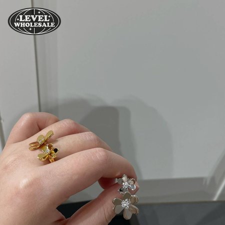 Van Cleef Frivole Ring